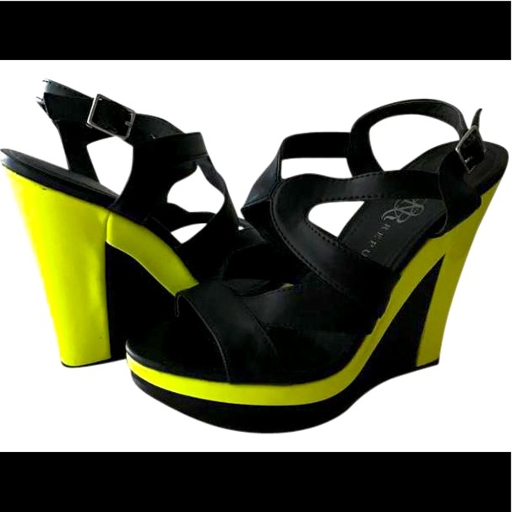 Rock & Republic wedges size 7